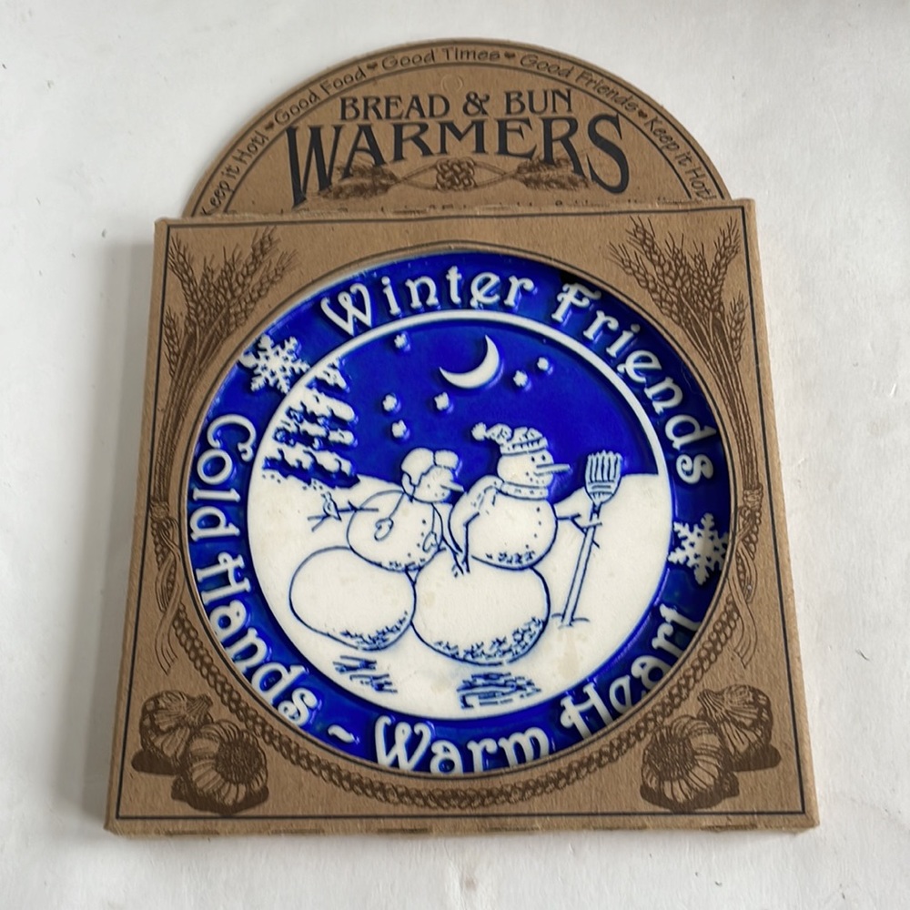 Bun and bread warmer winter theme